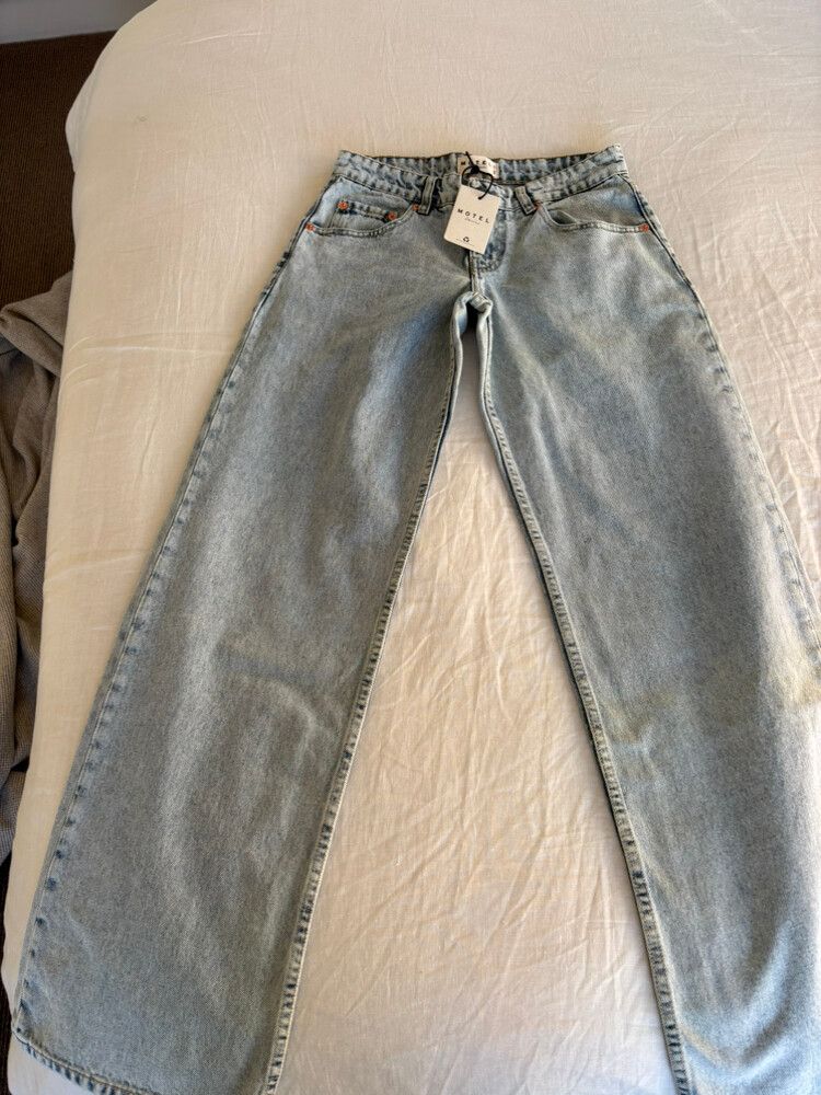 Motel Low Rise Parallel Jeans