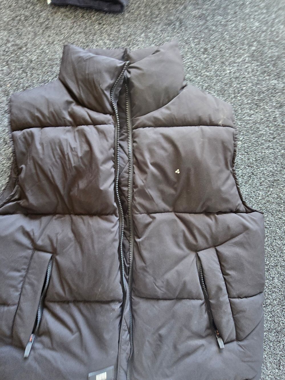 Black shuffer vest