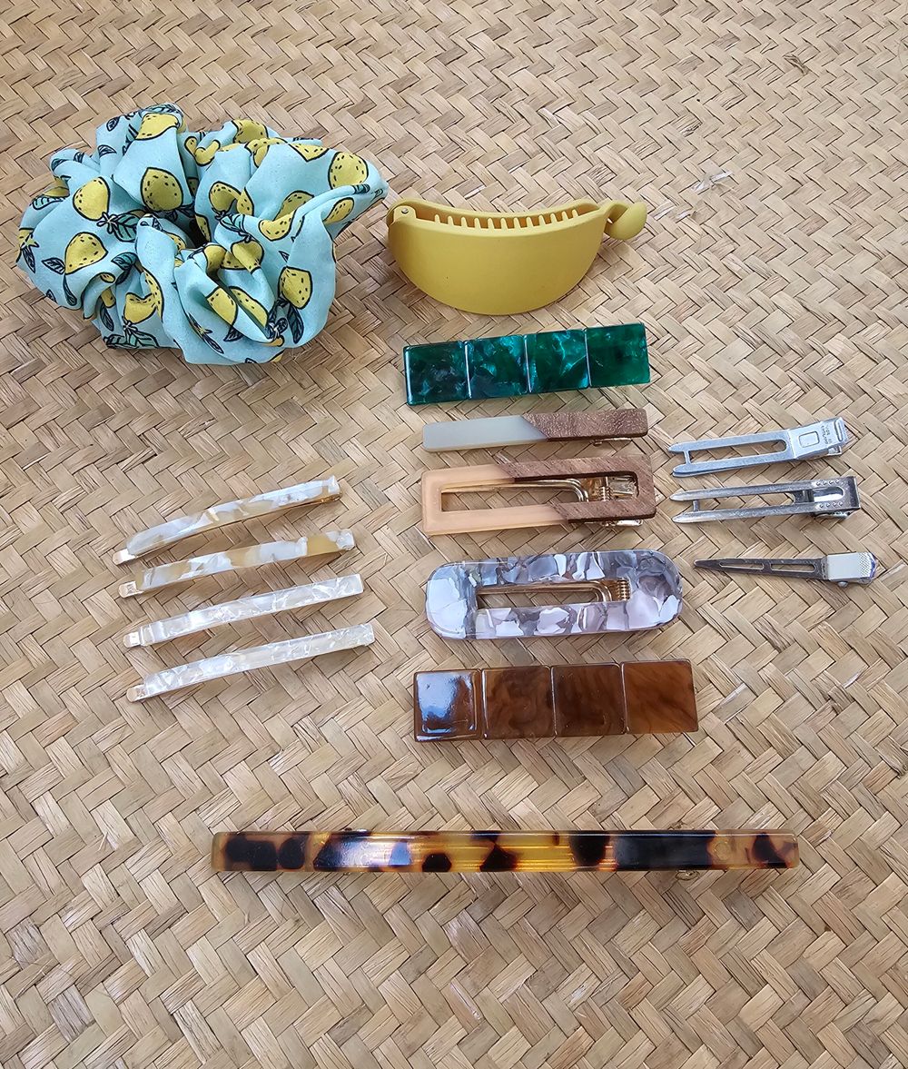 15 Assorted hair clips & accessories