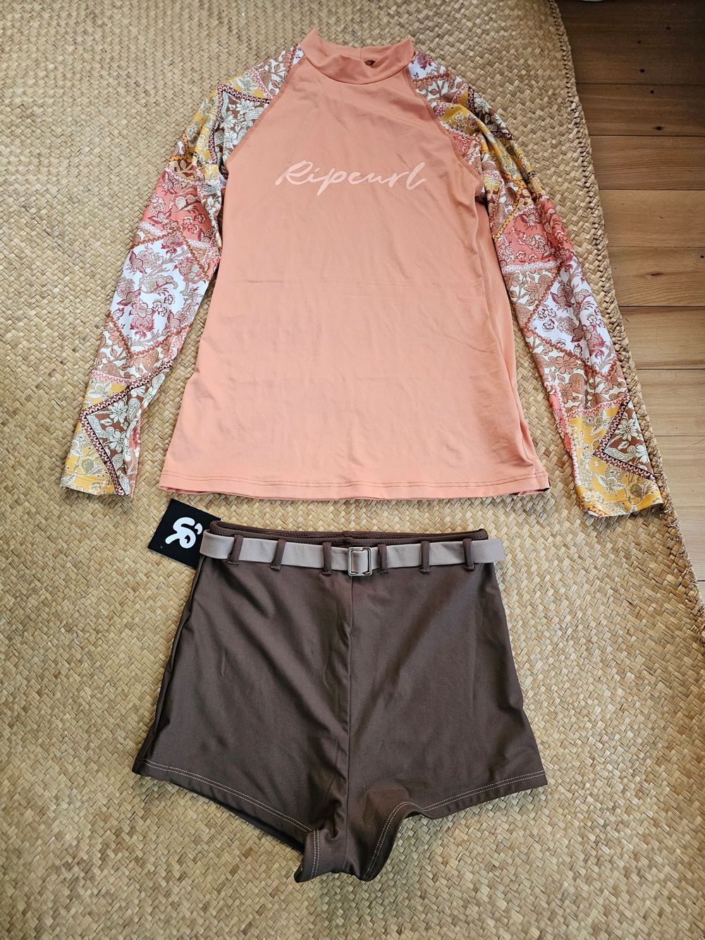 Boom Pow surf short & Ripcurl rashie set