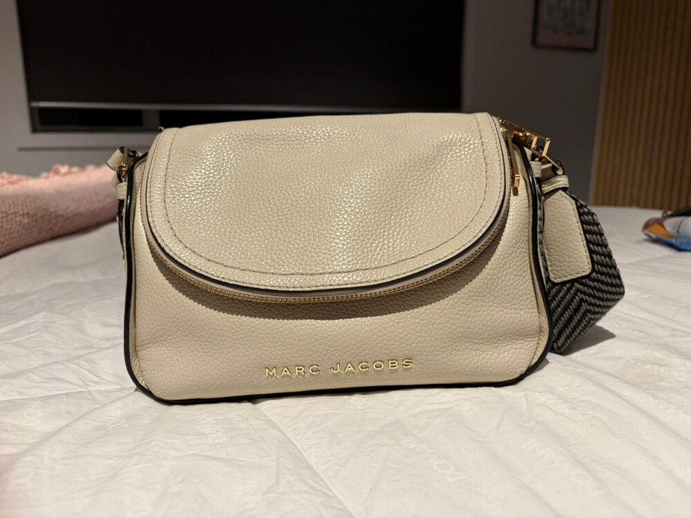 Marc Jacobs The Groove Leather Mini Messenger Bag