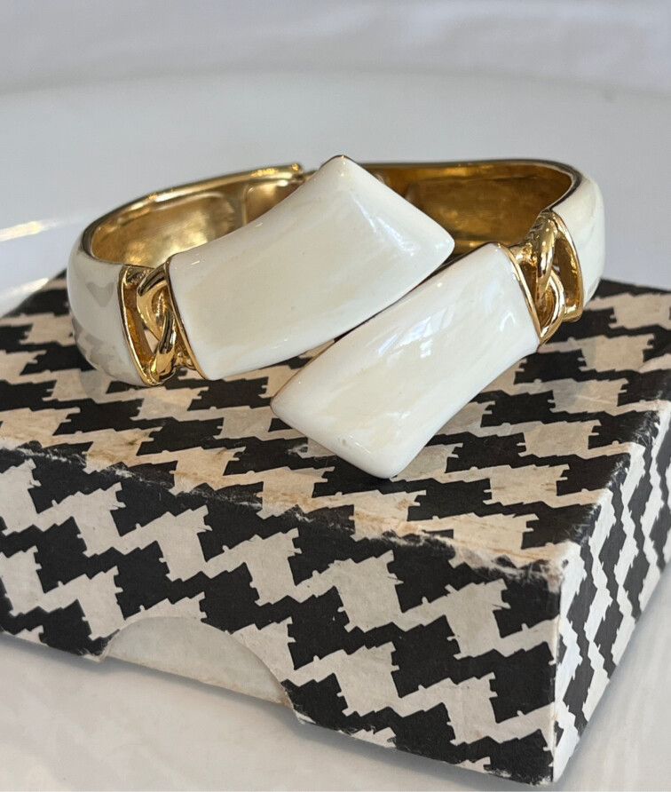 ⚜️RARE ESTATE VINTAGE CROWN TRIFARI 1960 HINGED CLAMPER CUFF BRACELET