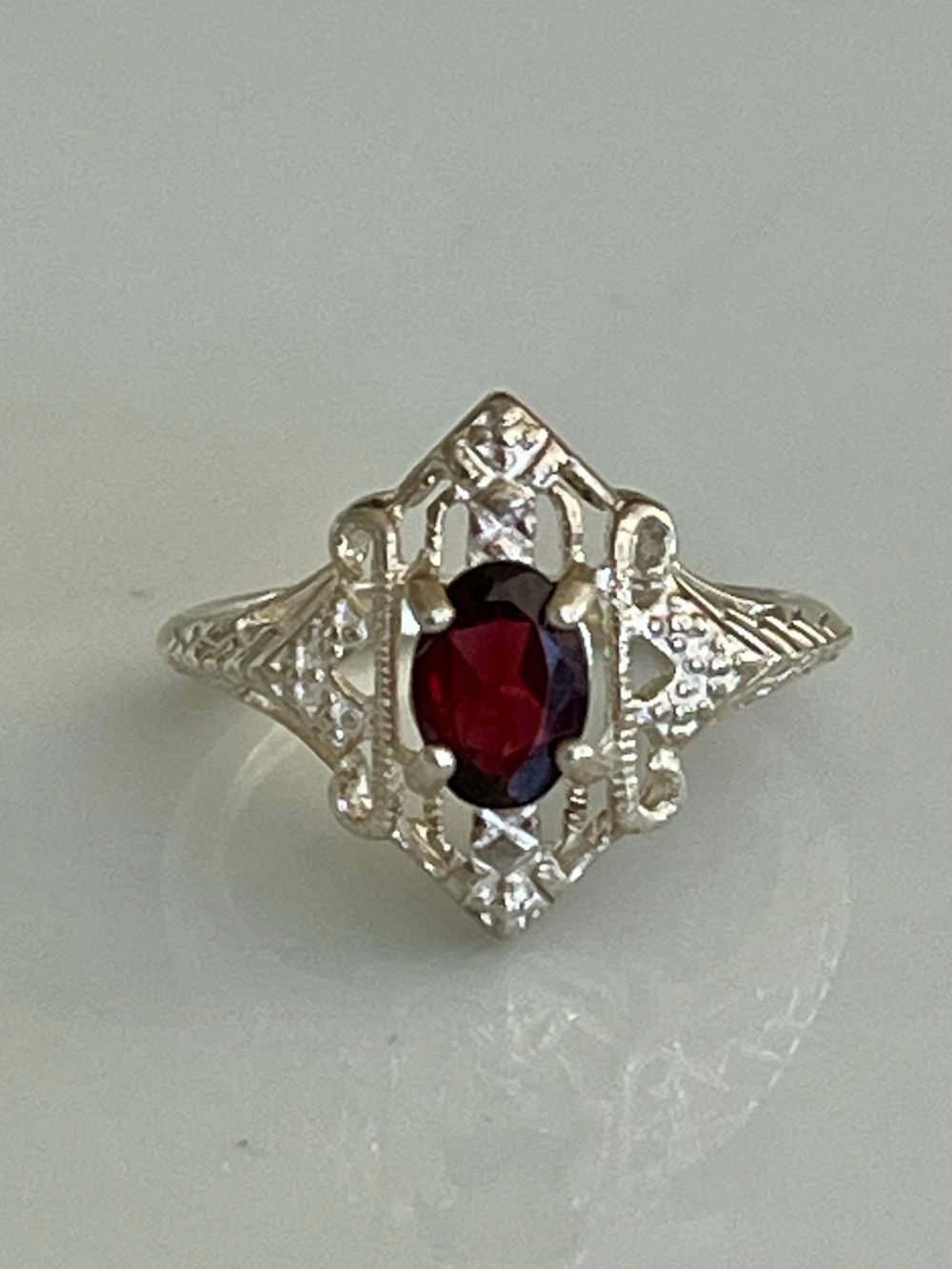 ⚜️VINTAGE AVON STERLING SILVER & GARNET RING SIZE 6