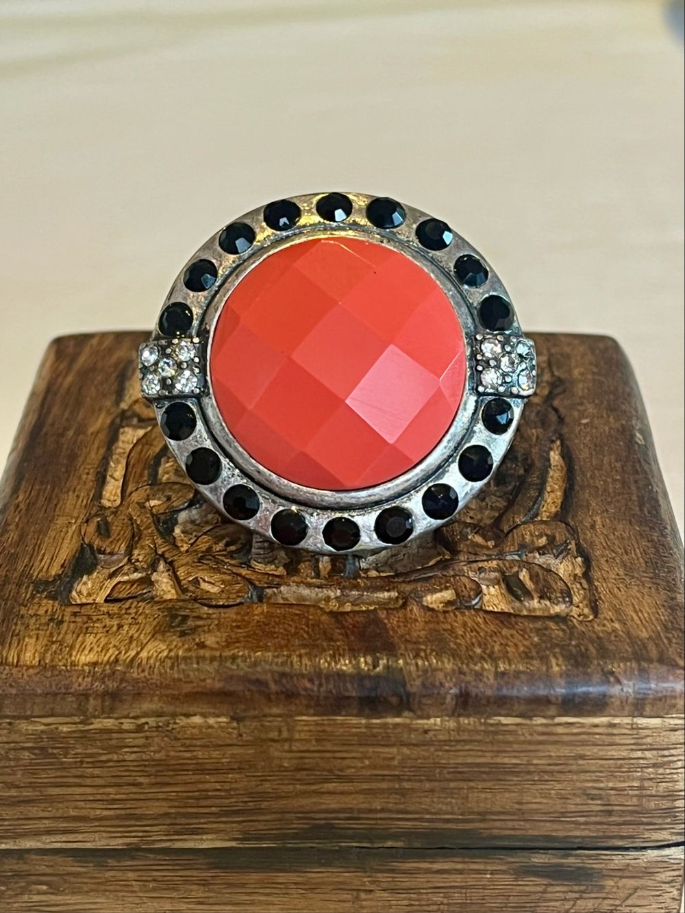 ⚜️SAMANTHA WILLS VINTAGE GOLD DUST WOMAN RING WITH CORAL -INNC