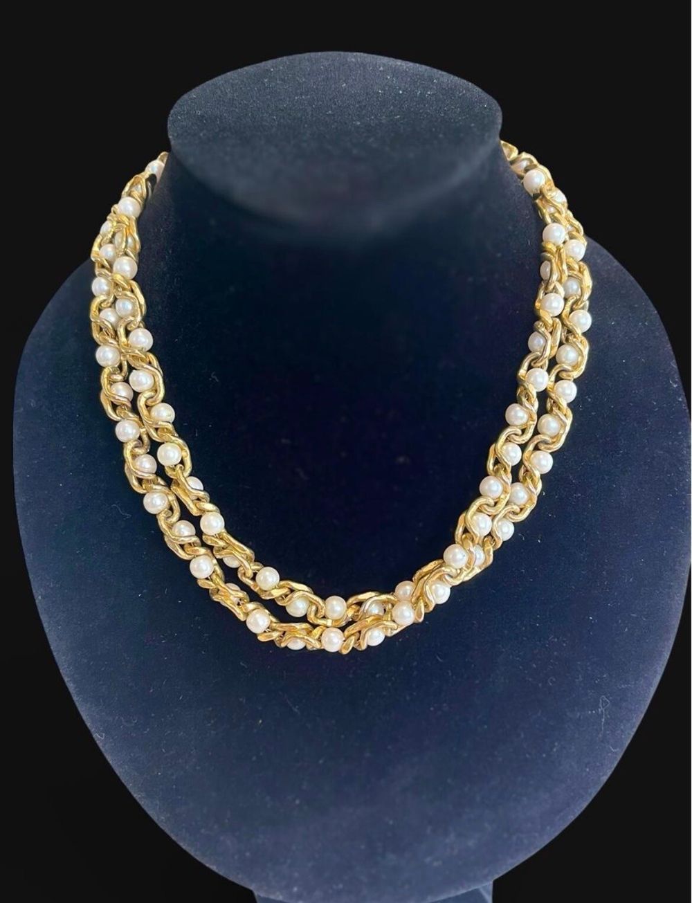 ⚜️VINTAGE TRIFARI GOLD PLATED WITH GLASS PEARL NECKLACE