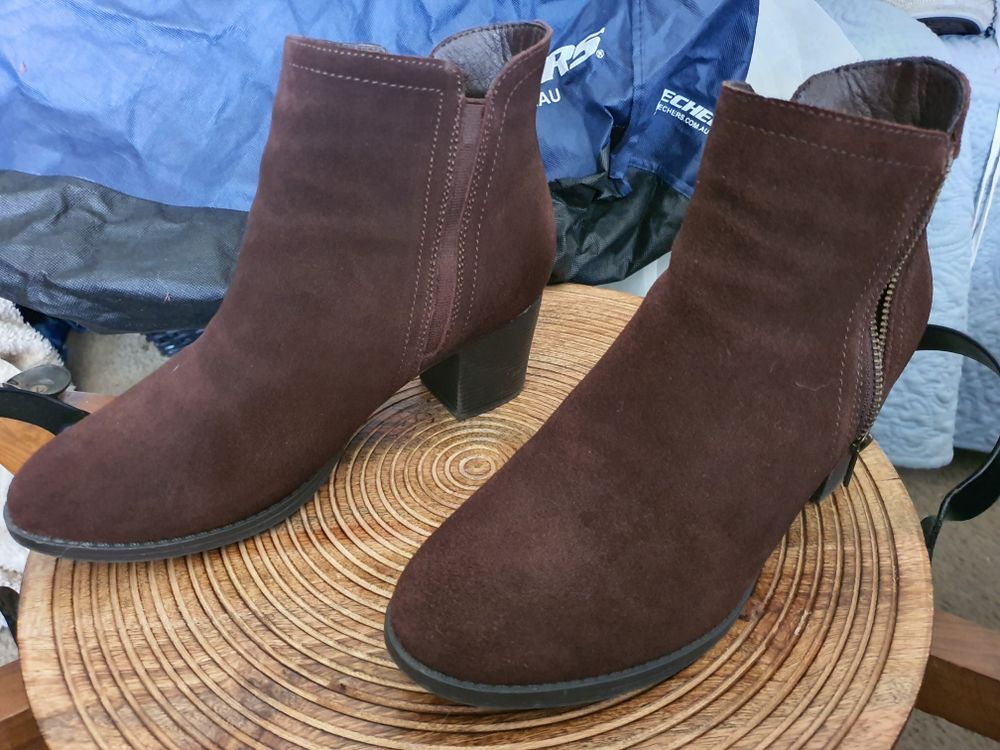 Taxi weekend plan boots