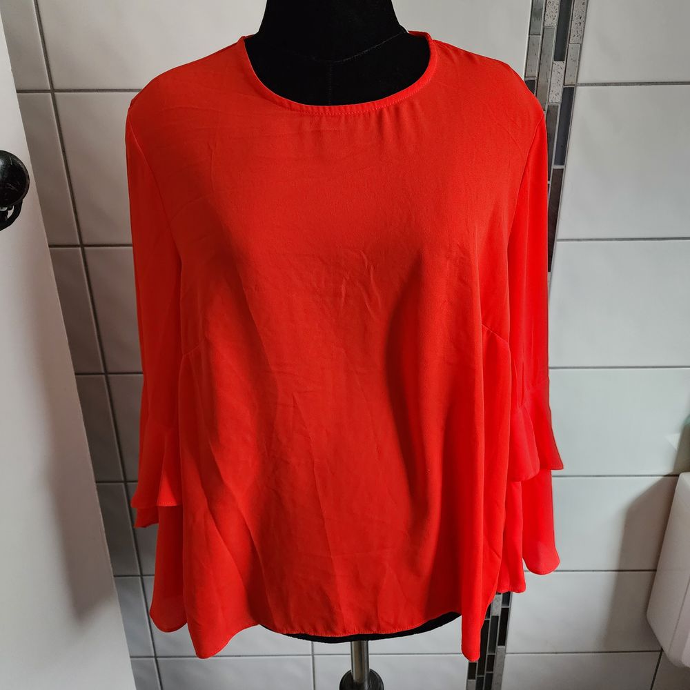 Bell sleeve top
