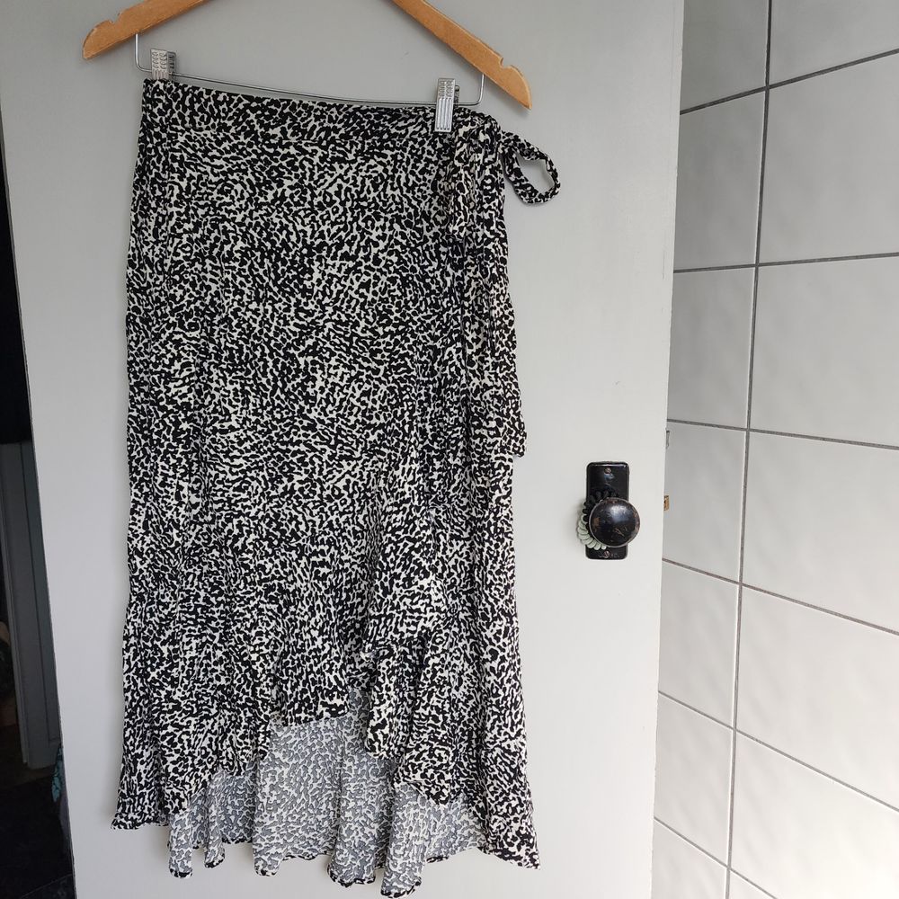 Wrap ruffle skirt