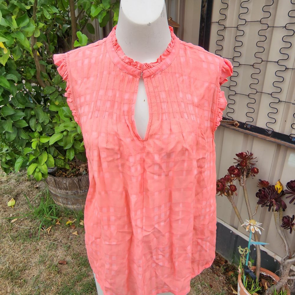 Coral top