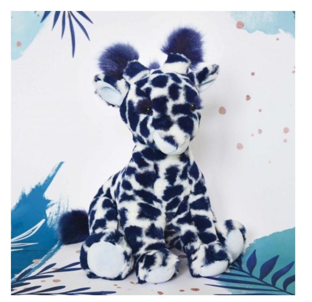 Wild earth giraffe