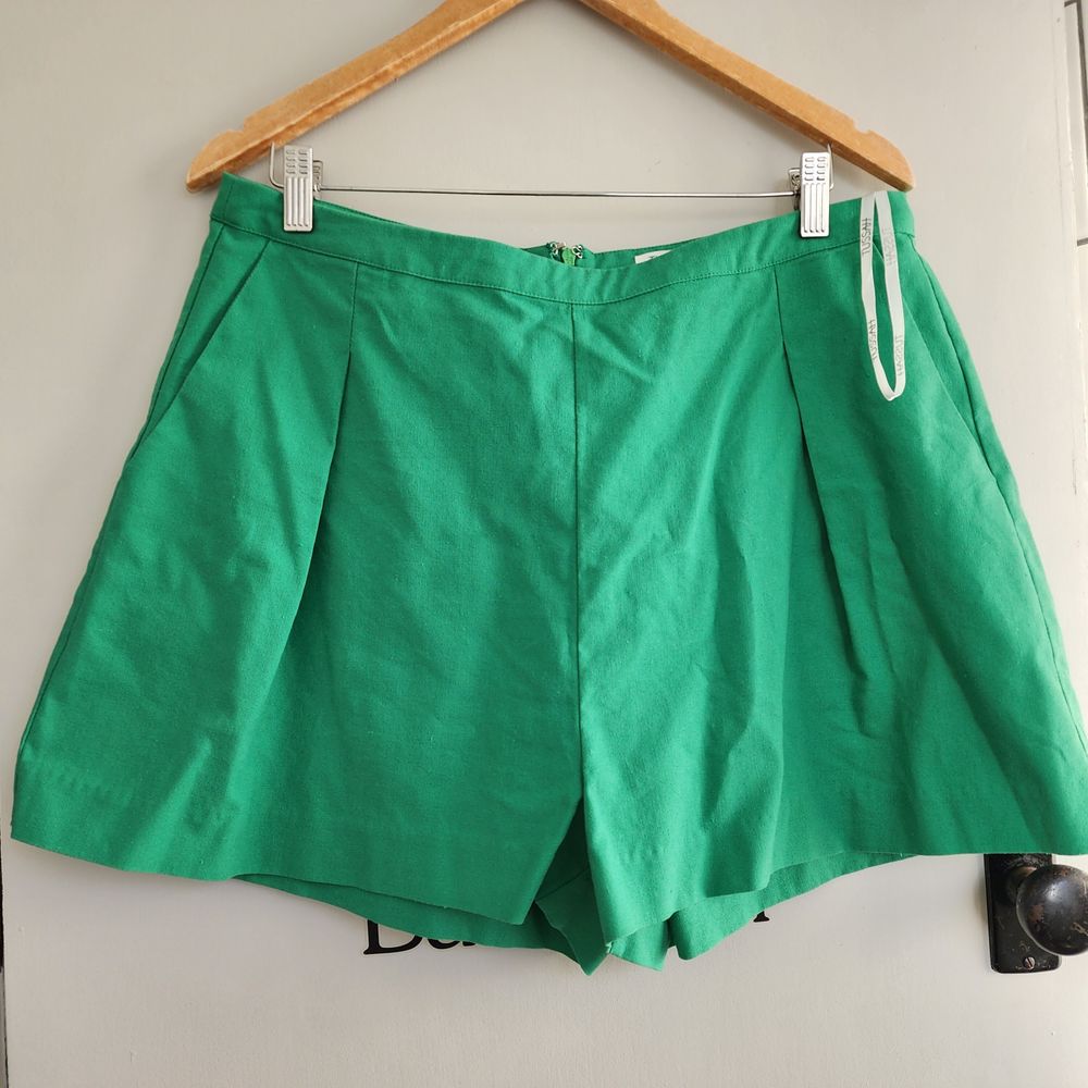 Tracy shorts in vibrant green