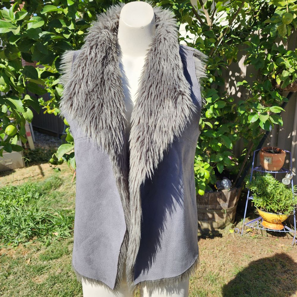 Reversable vest