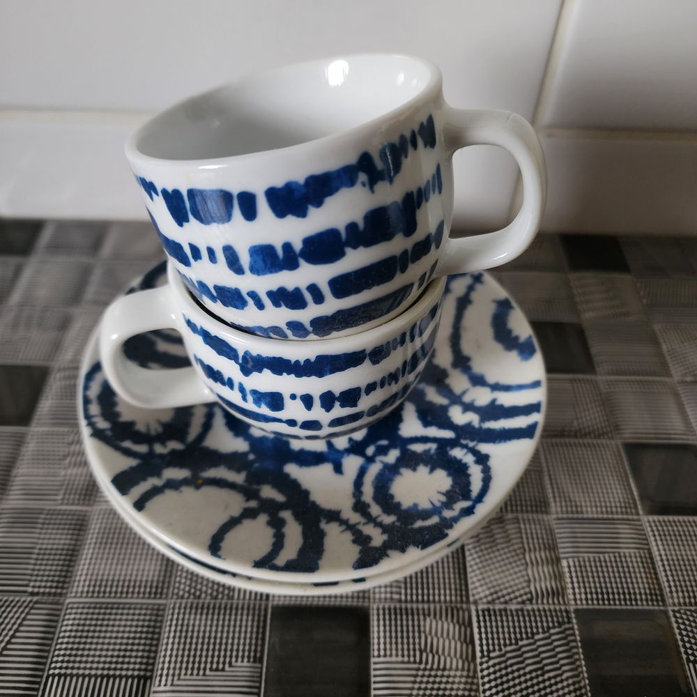 Salt & pepper 'akari' cup and saucer set