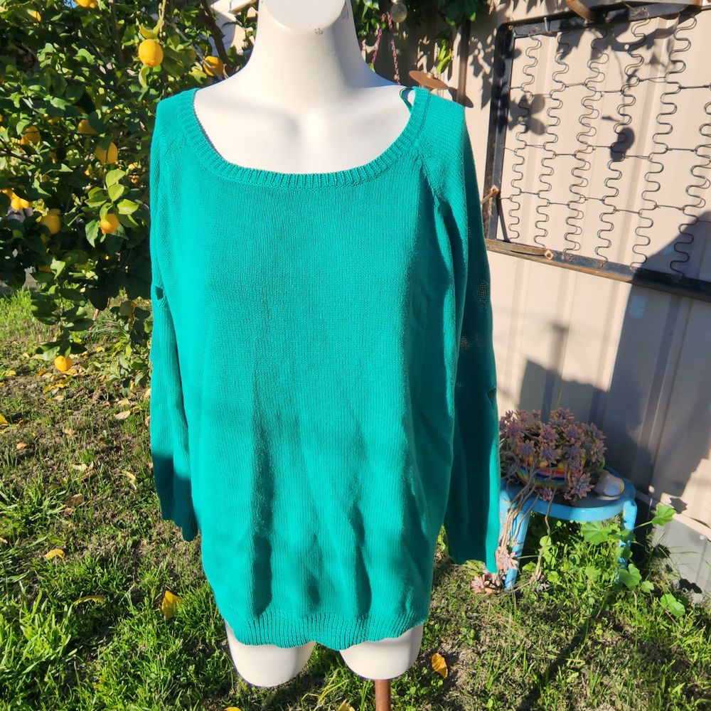 Slide show green cut out jumper