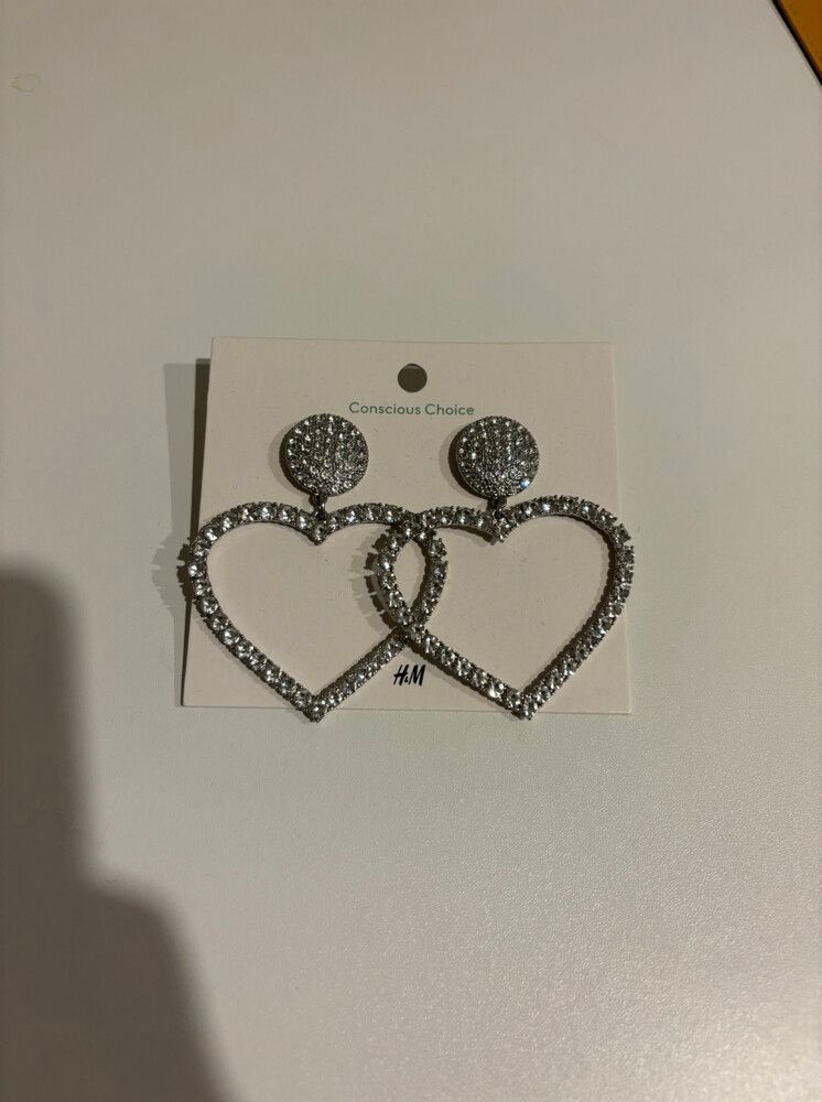 Brand New H&M Ladies Dominate Heart Earrings