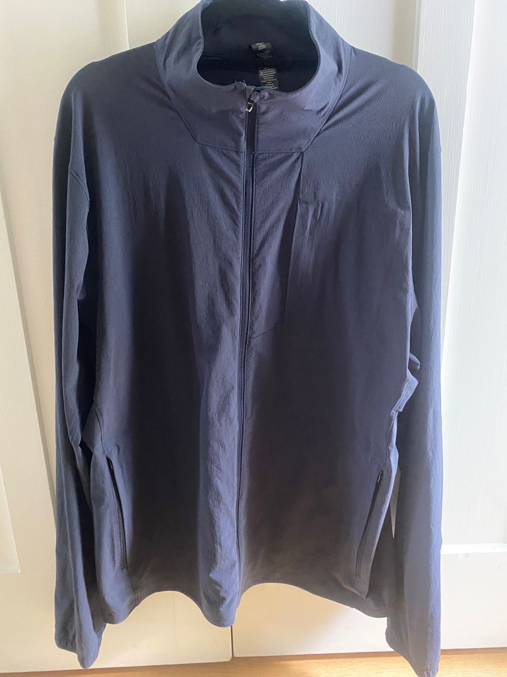 Lulu Lemon Black lightweight rain/wind jacket