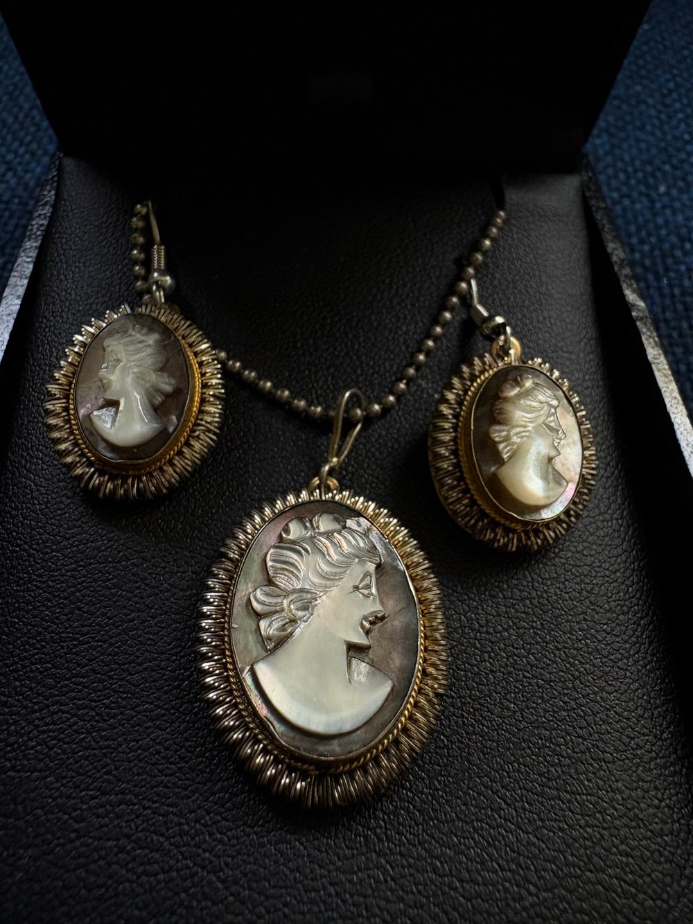 Vintage Cameo Mother of Pearl Necklace And Earring Set