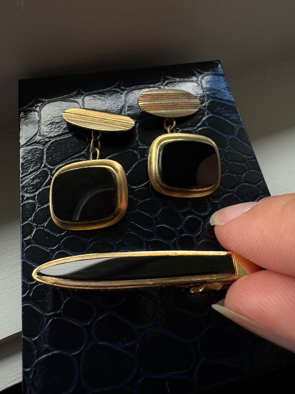 Adlee Vintage Gold Rolled Cufflinks and Tie Clip Set