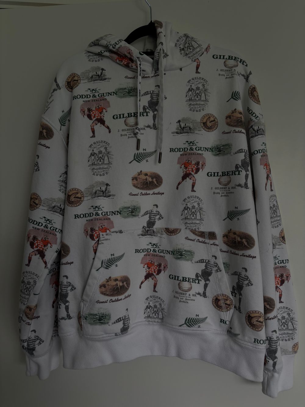 Rodd & Gunn Gilbert Rugby hoodie .