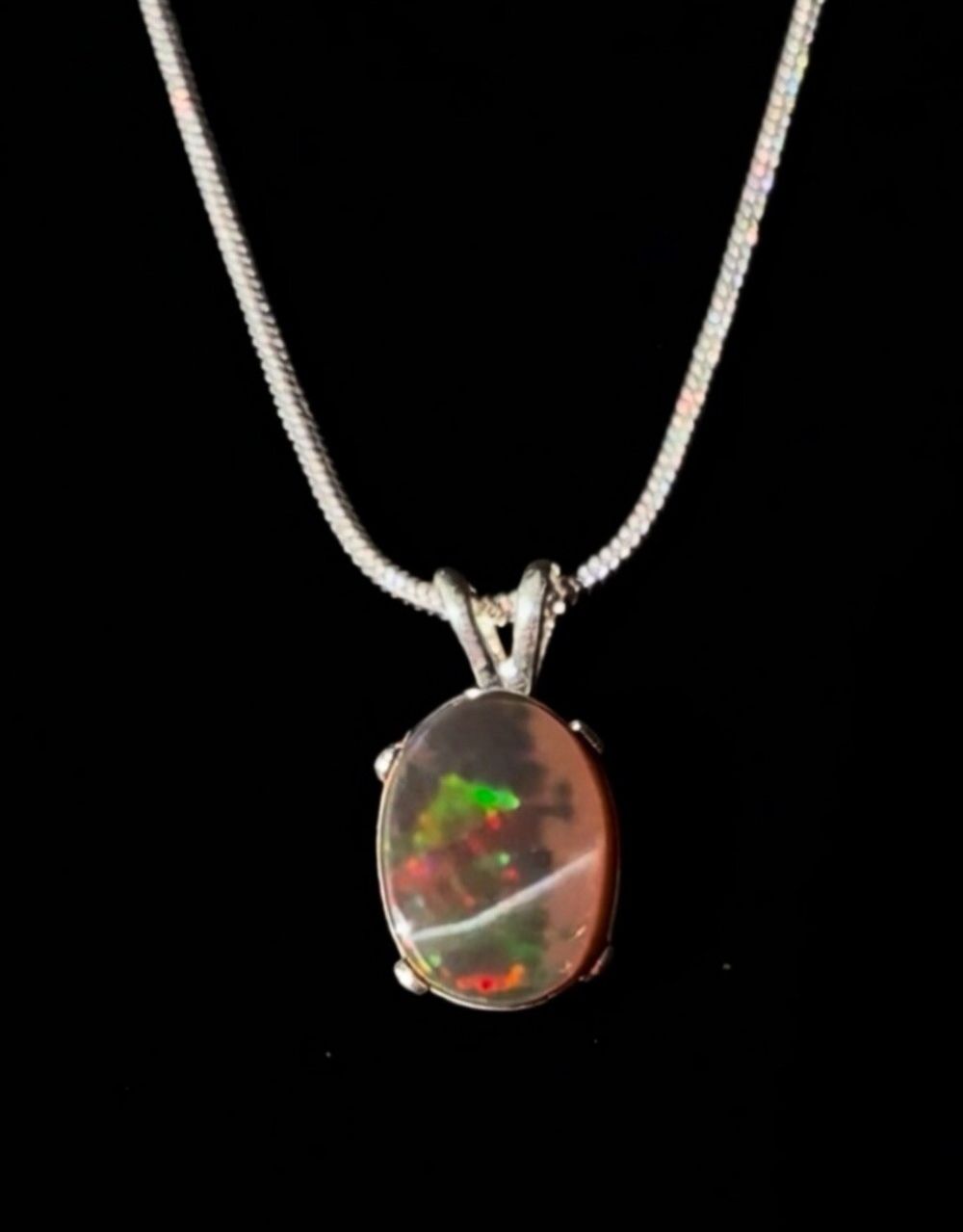 1.2 ct Ethiopian Opal pendant in Silver 925 Setting