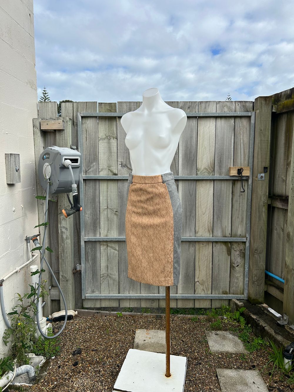 Size 6 to petite 8 - "Kate Sylvester" skirt in good condition!