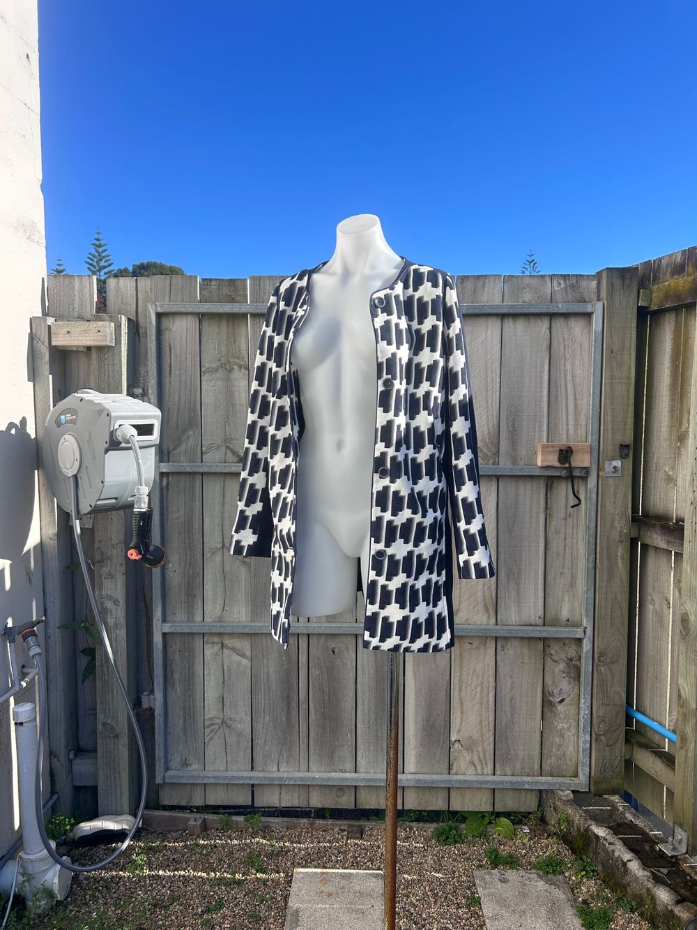 Size 6 - "Trelise Cooper" light jacket in nice condition!