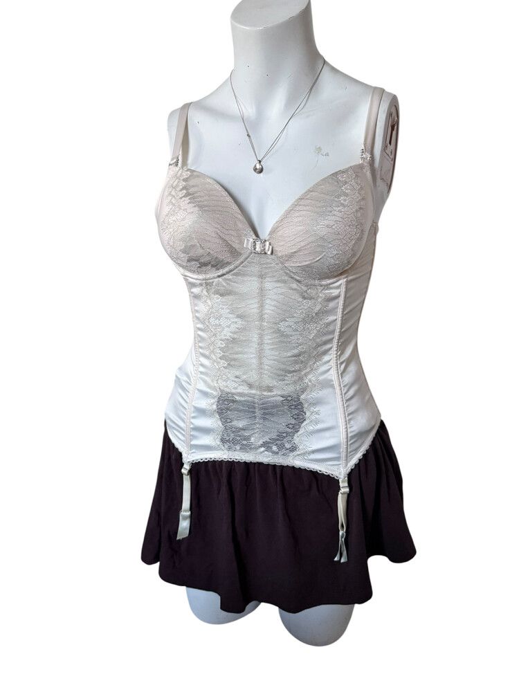 Cream Lace Corset Size 10D