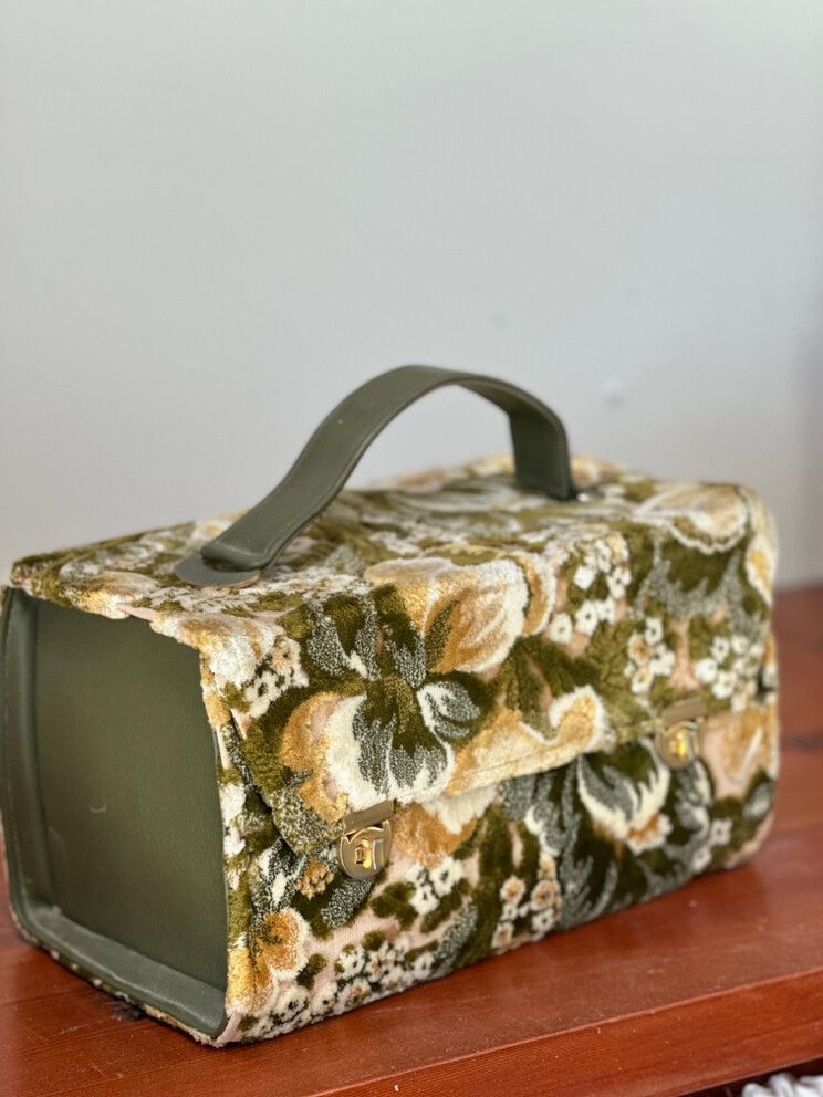 Make Up Bag vintage carpet bag