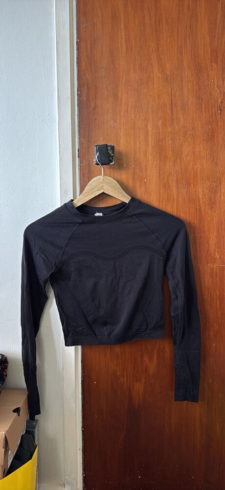 Lorna Jane long sleeve top (Black, XS)