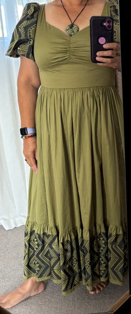 Hunaarn Poupoutahi dress