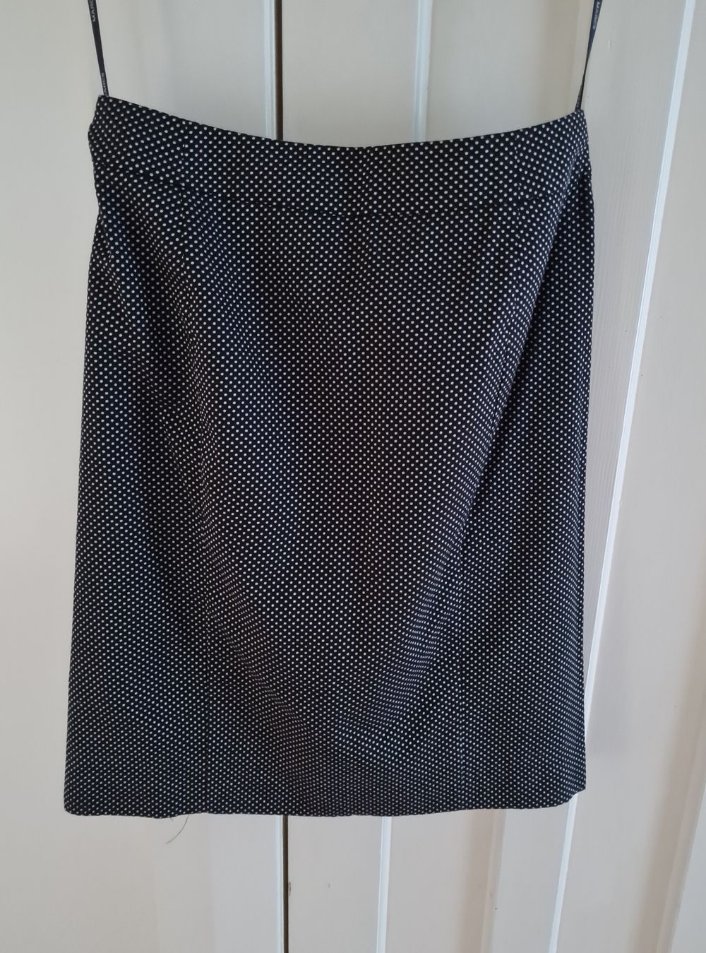 Black and white polka dot pencil skirt, size 6