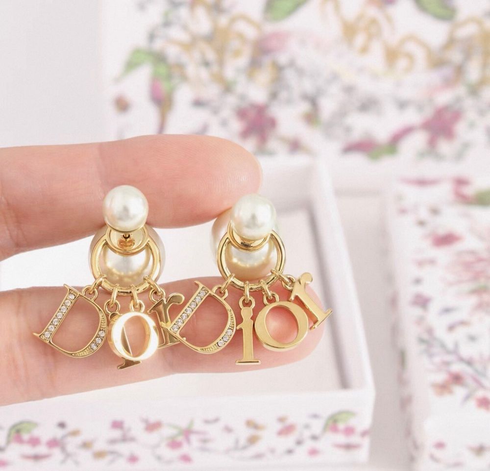 Authentic Christian Dior D.I.O.R Pearl Drop Earrings – Gold Tone