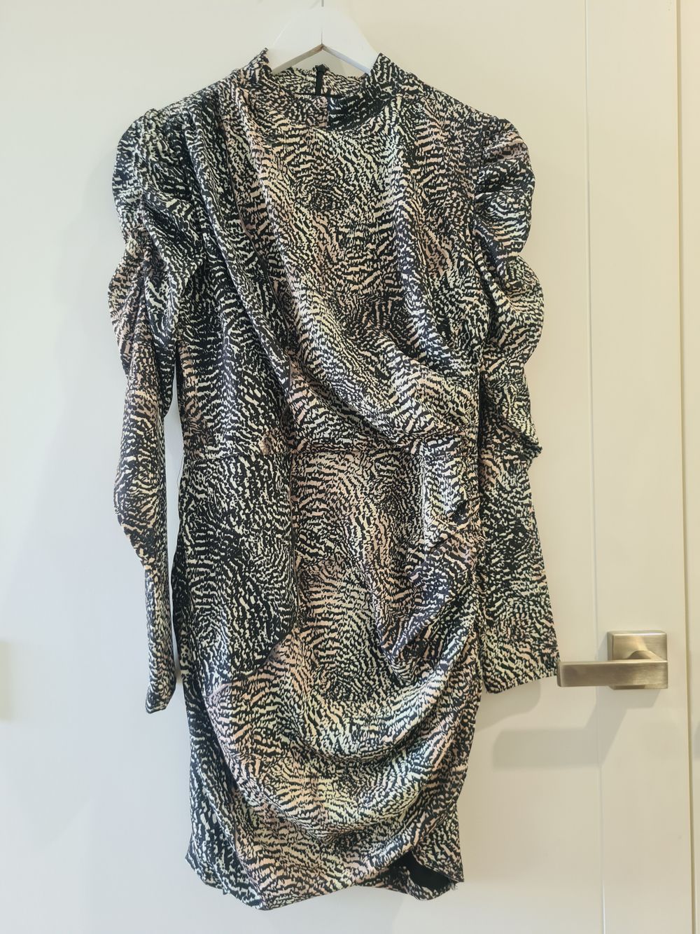 H&M Abstract Animal Pattern Ruched Long sleeve Short Dress size L