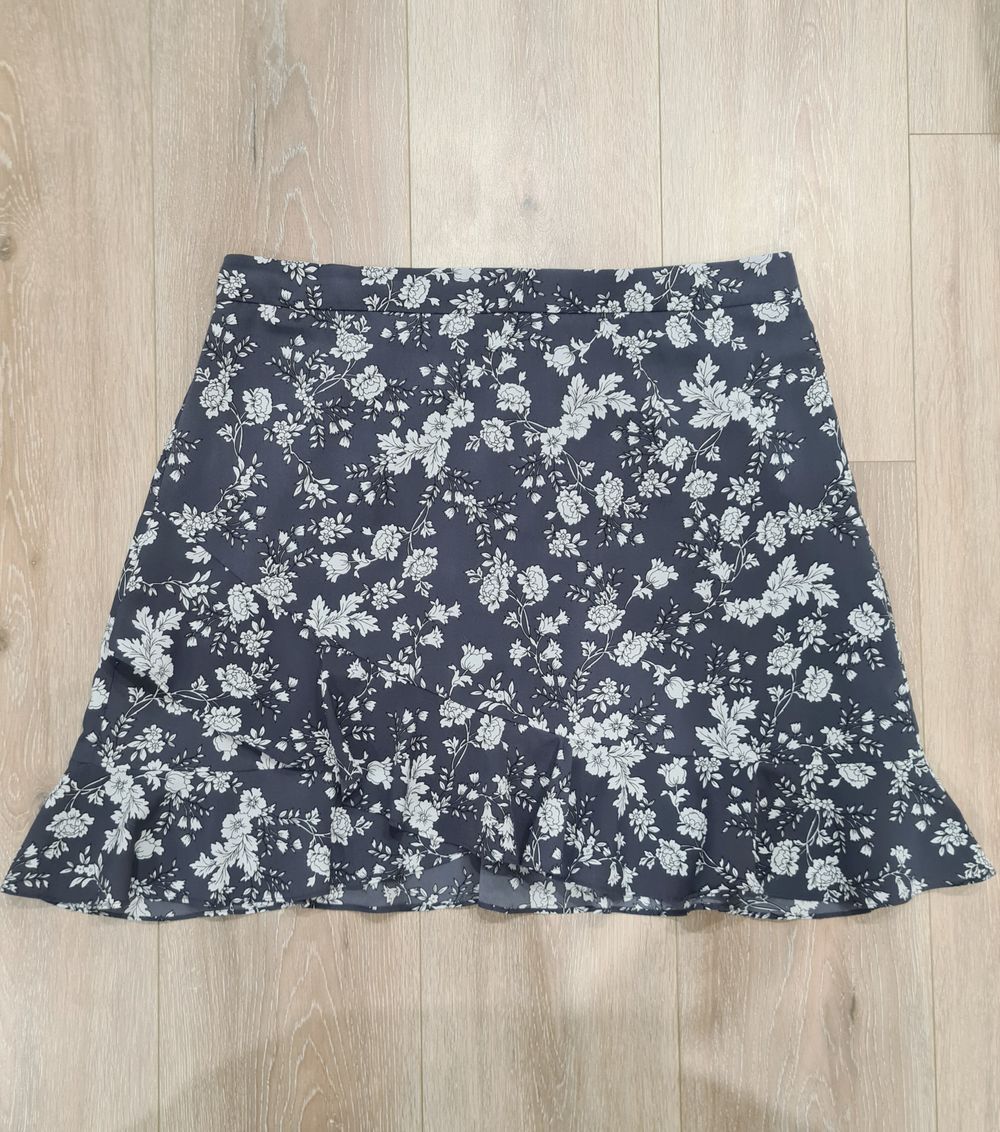 Witchery Floral Skirt with ruffled hem