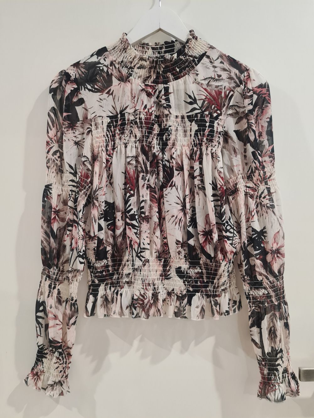 Decjuba Leaf Print Long Sleeve Top