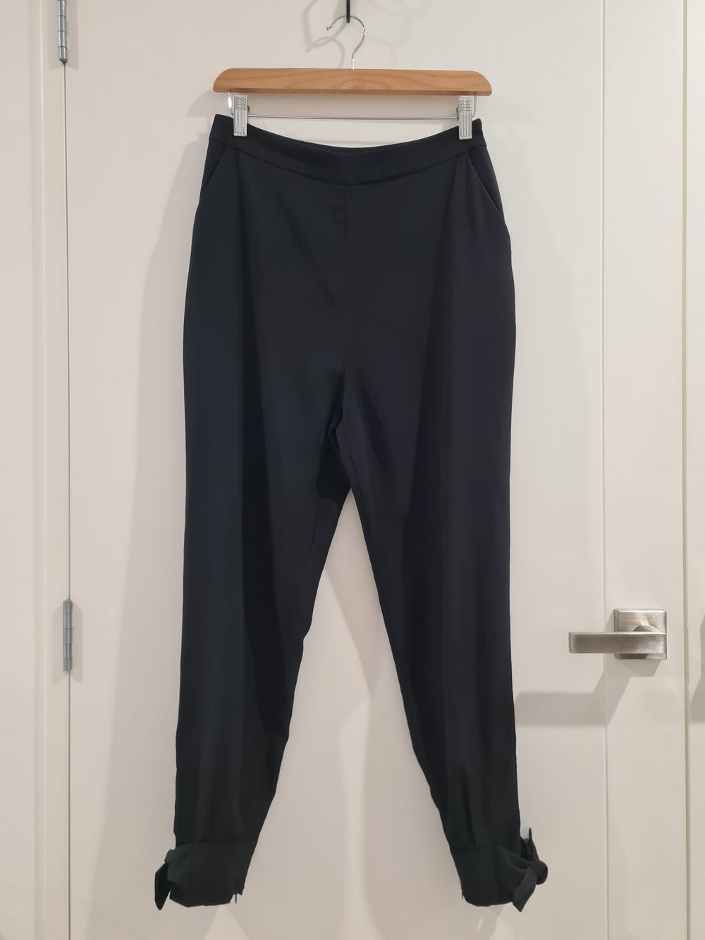 Witchery Black Ankle Grazer Tie detail Pants size 8
