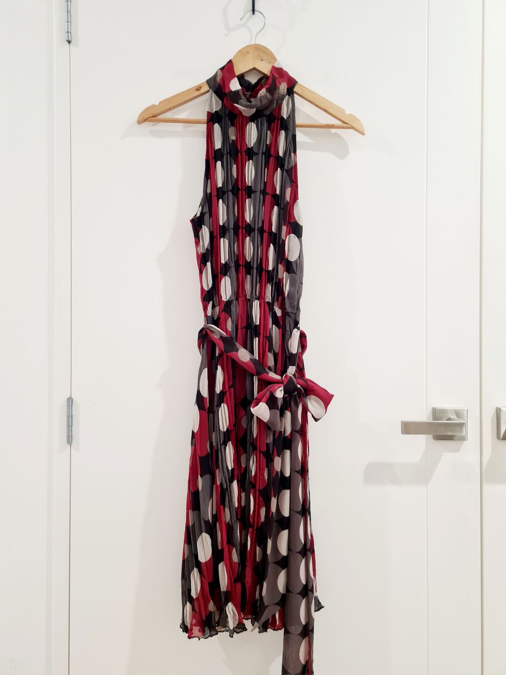 MAX Burgundy Dot pattern Halter Neck Sleeveless Pleated Flare Midi Dress size 8