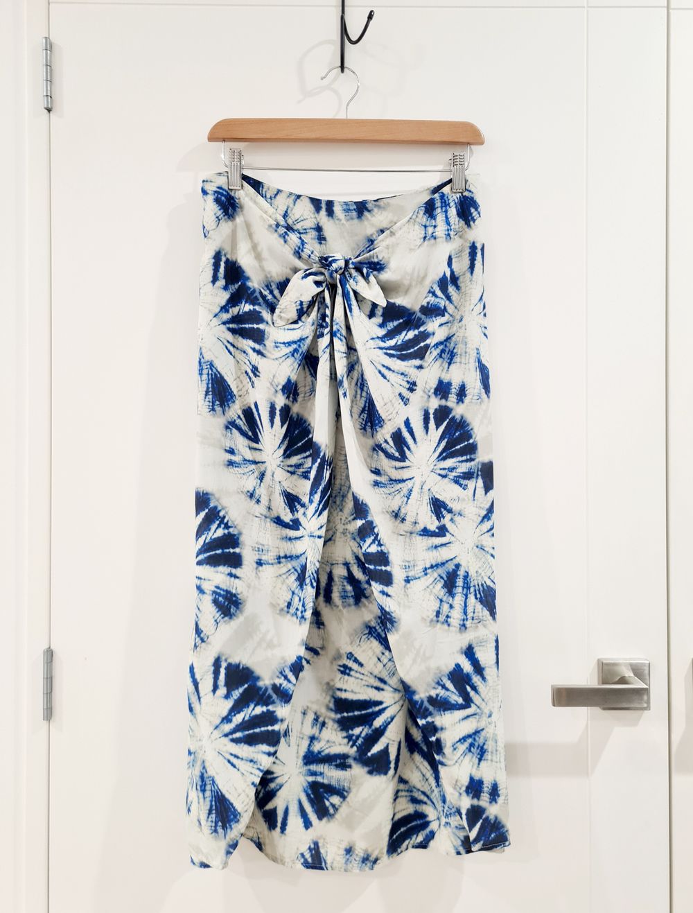 H&M blue tie-dye midi skirt