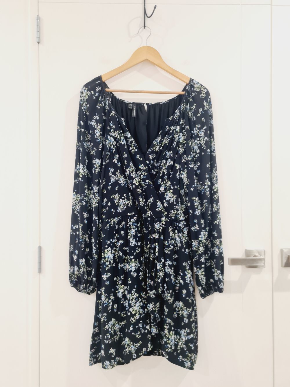 Forever New Black Blue Floral V neck Long Sleeve Short Dress size 14