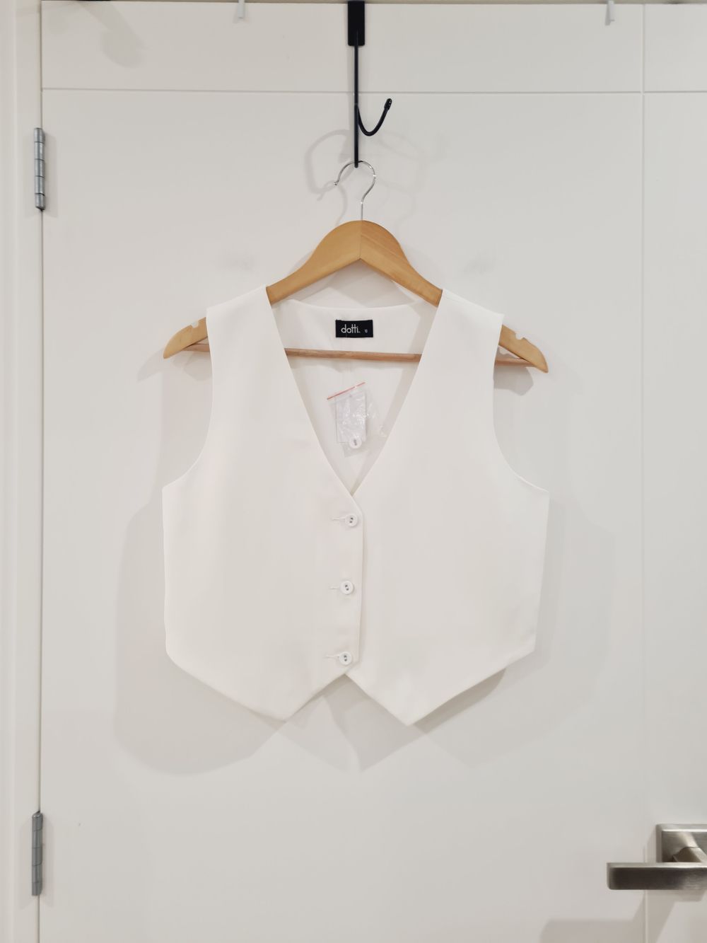 Dotti White Dressy Sleeveless V neck Top/Vest/Waistcoat size 8-10