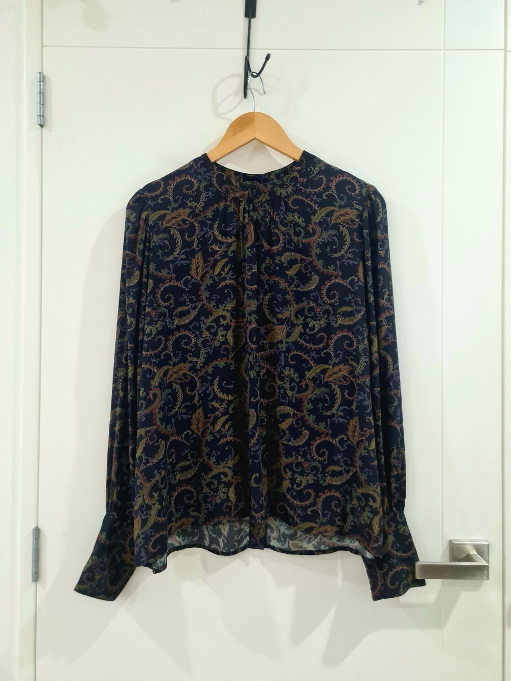 MAX Navy Blue Paisley Floral Long sleeve high neck Viscose Top size 14