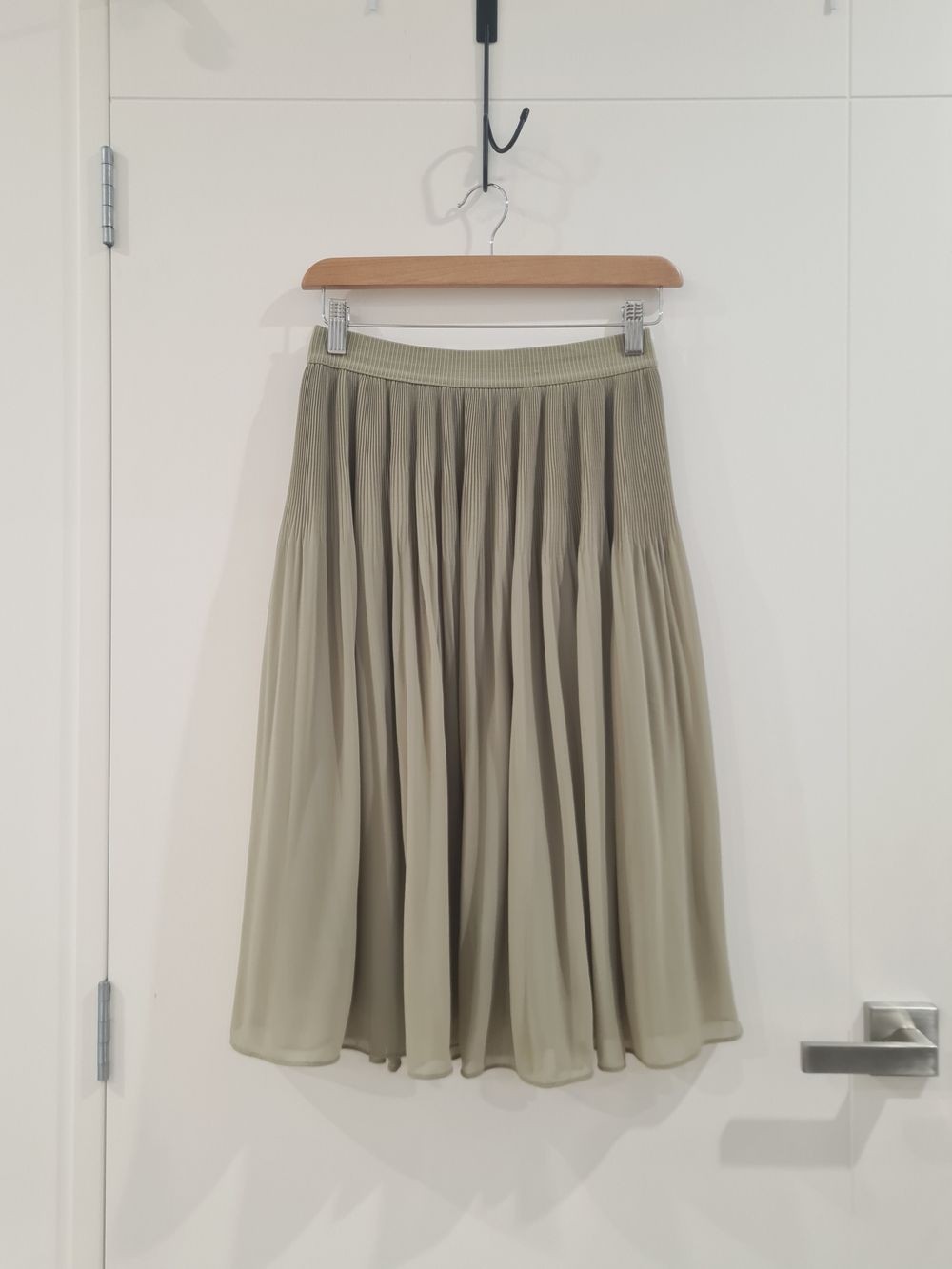 H&M Green Pleated Knee length Flare Skirt