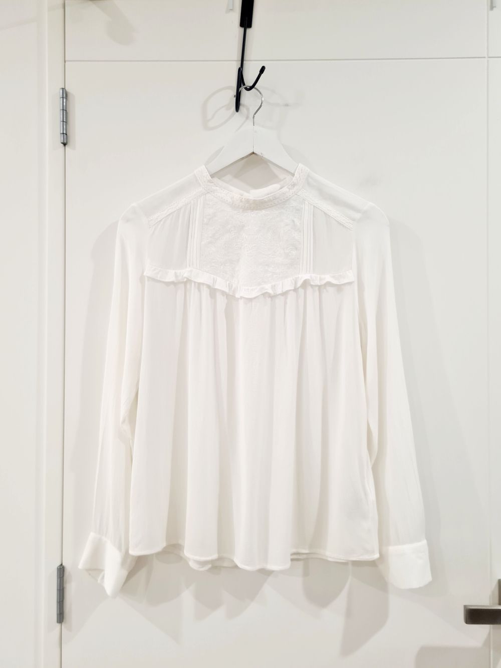 H&M Ivory Embroidered High Neck Long Sleeve Top Fits 8–10