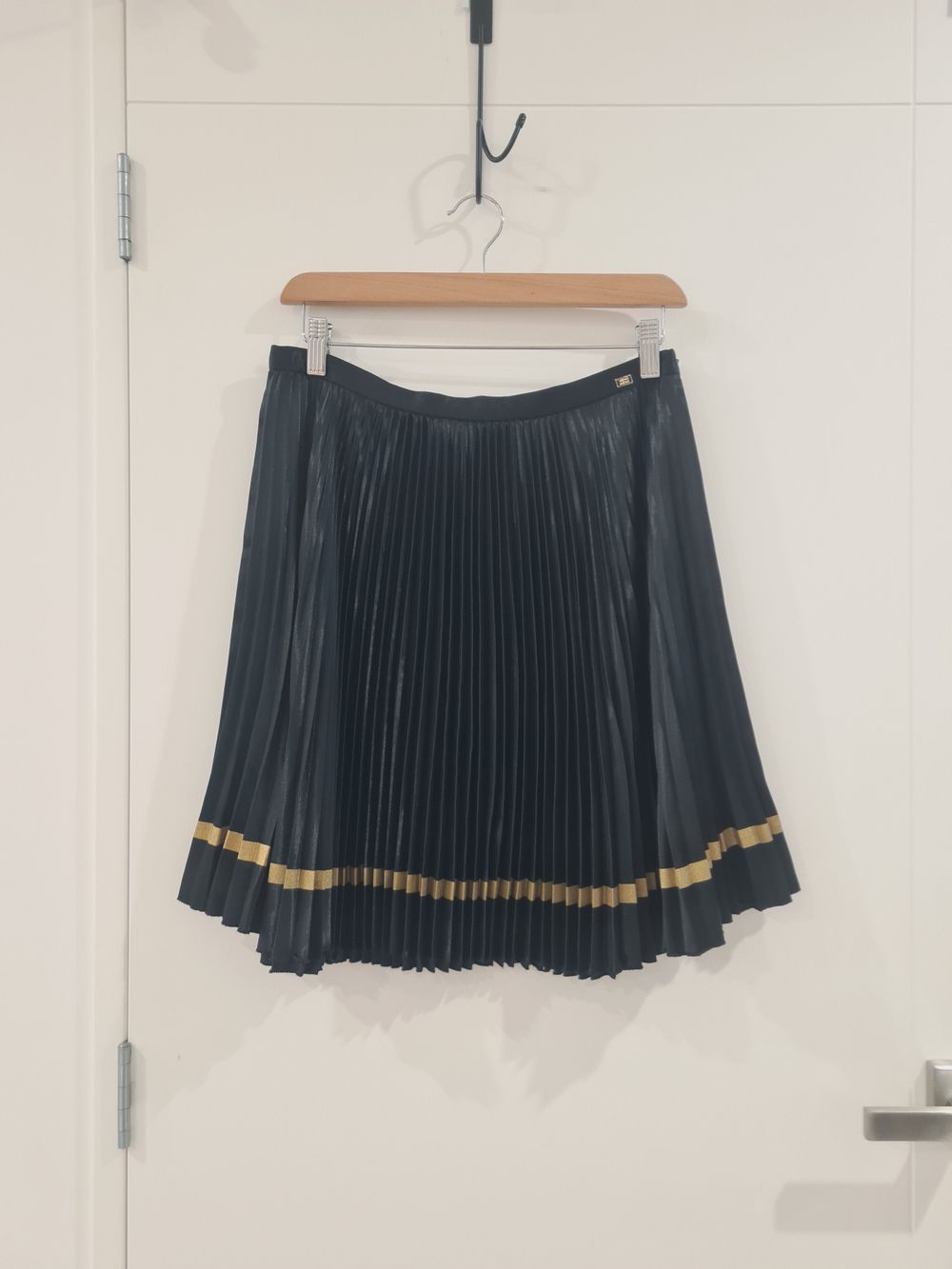 Miss Sixty Y2K Vintage Black and Gold Shimmering Pleated Short Flare Skirt fits 10 from Italy