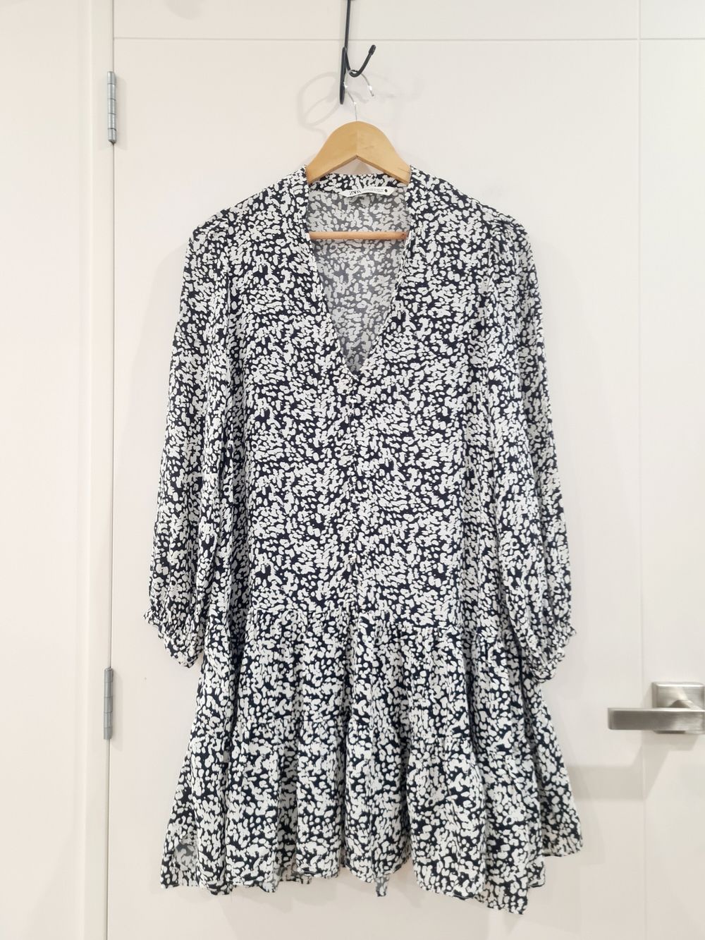 ZARA Black & White Floral Tiered Mini Dress – V Neck Flowy Long Sleeve Fits 6-8