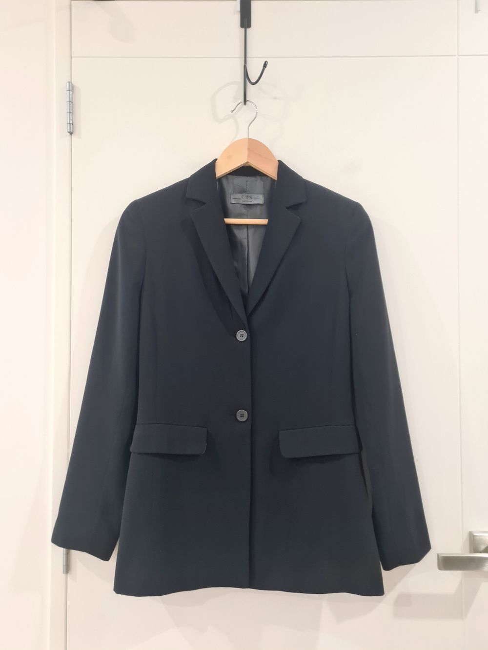 Cue Black Classic Longline Blazer – Tailored 2 Button Size 8