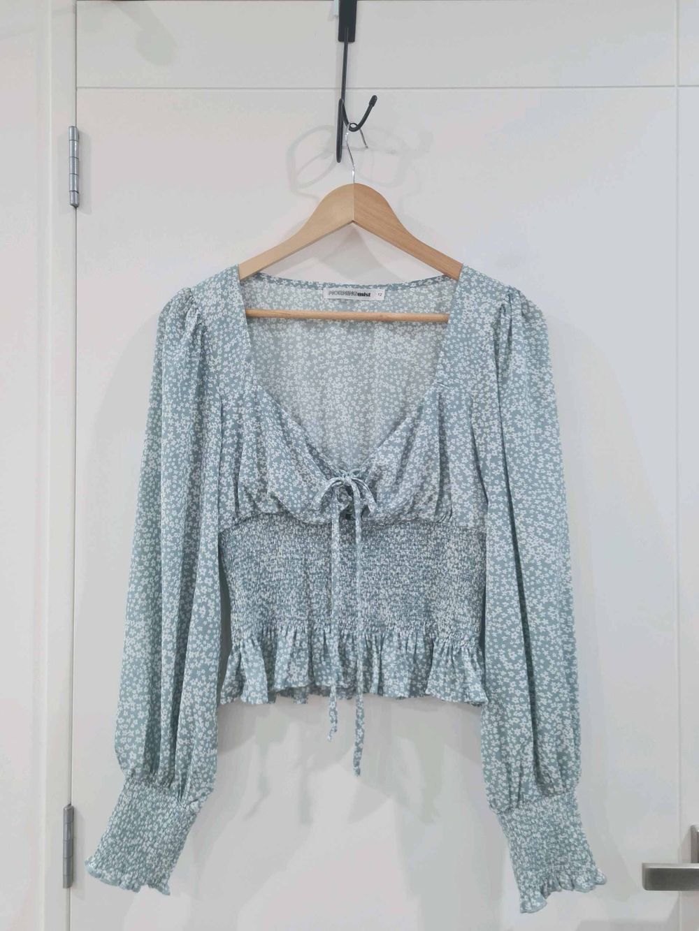 Morning Mist Blue Floral Shirred Top – Long Sleeve Cropped Fit