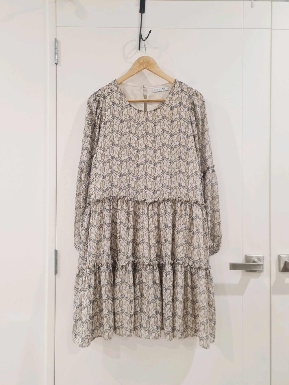 Seeking Lola Beige Paisley Tiered Flare Long Sleeve Dress Size 12