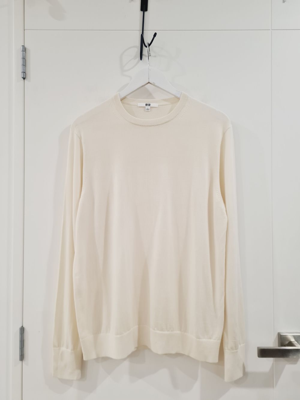 Uniqlo Cream Classic Crew neck Unisex 100% Premium Merino Jumper size L