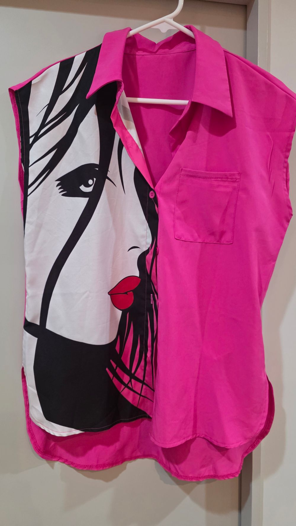 Pink Sleeveless Shirt With Face Print